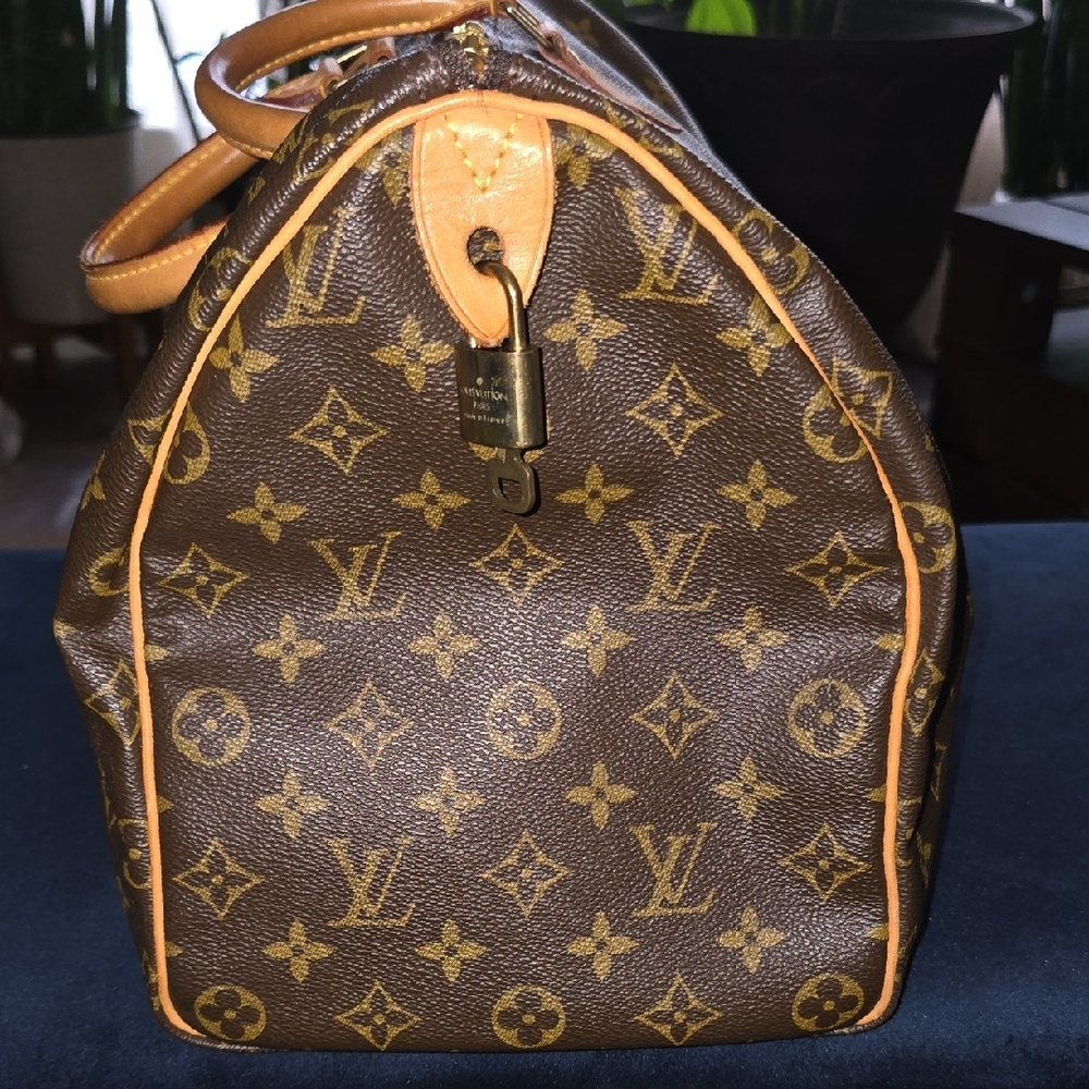 Louis Vuitton Monogram Canvas Speedy 40 - Picture 14 of 17